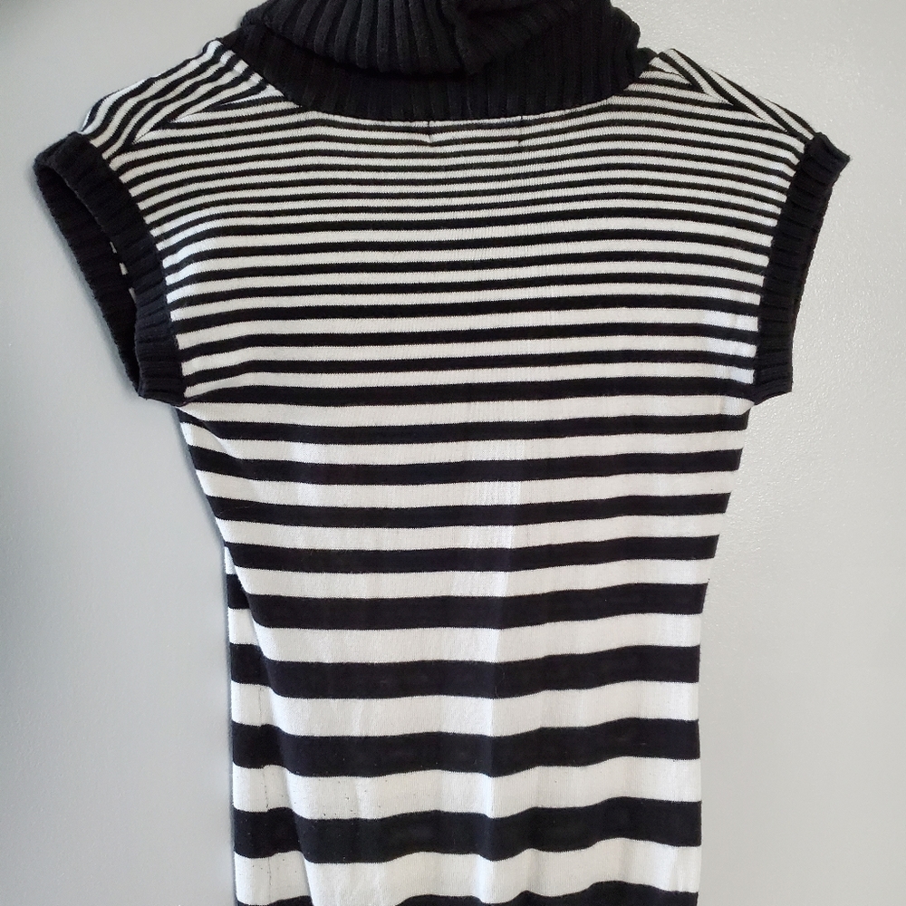 Top - Picture 2 of 2